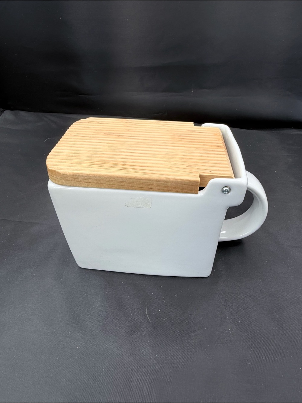 Zero Japan Bee House Ceramic Salt Box